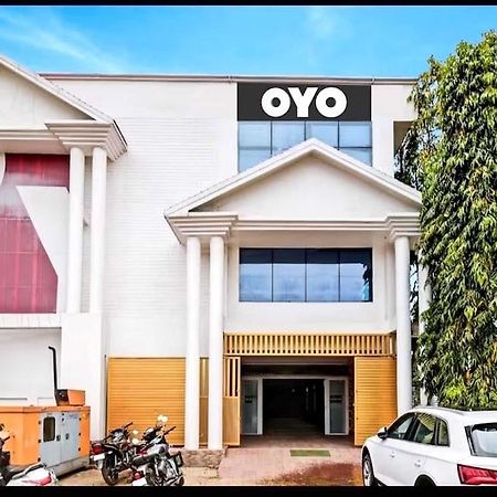 Collection O Megha Resort Джорхат Экстерьер фото