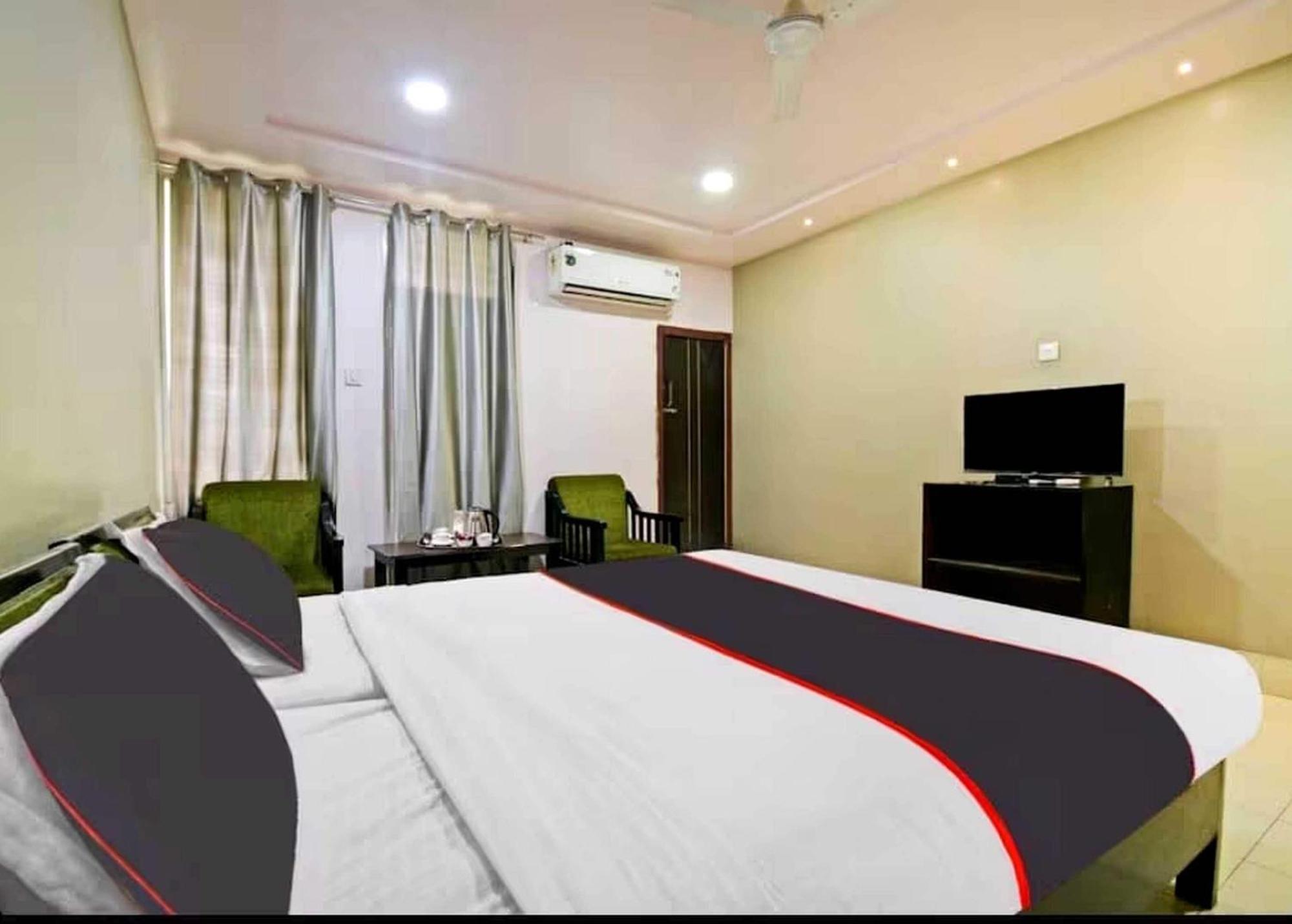 Collection O Megha Resort Джорхат Экстерьер фото